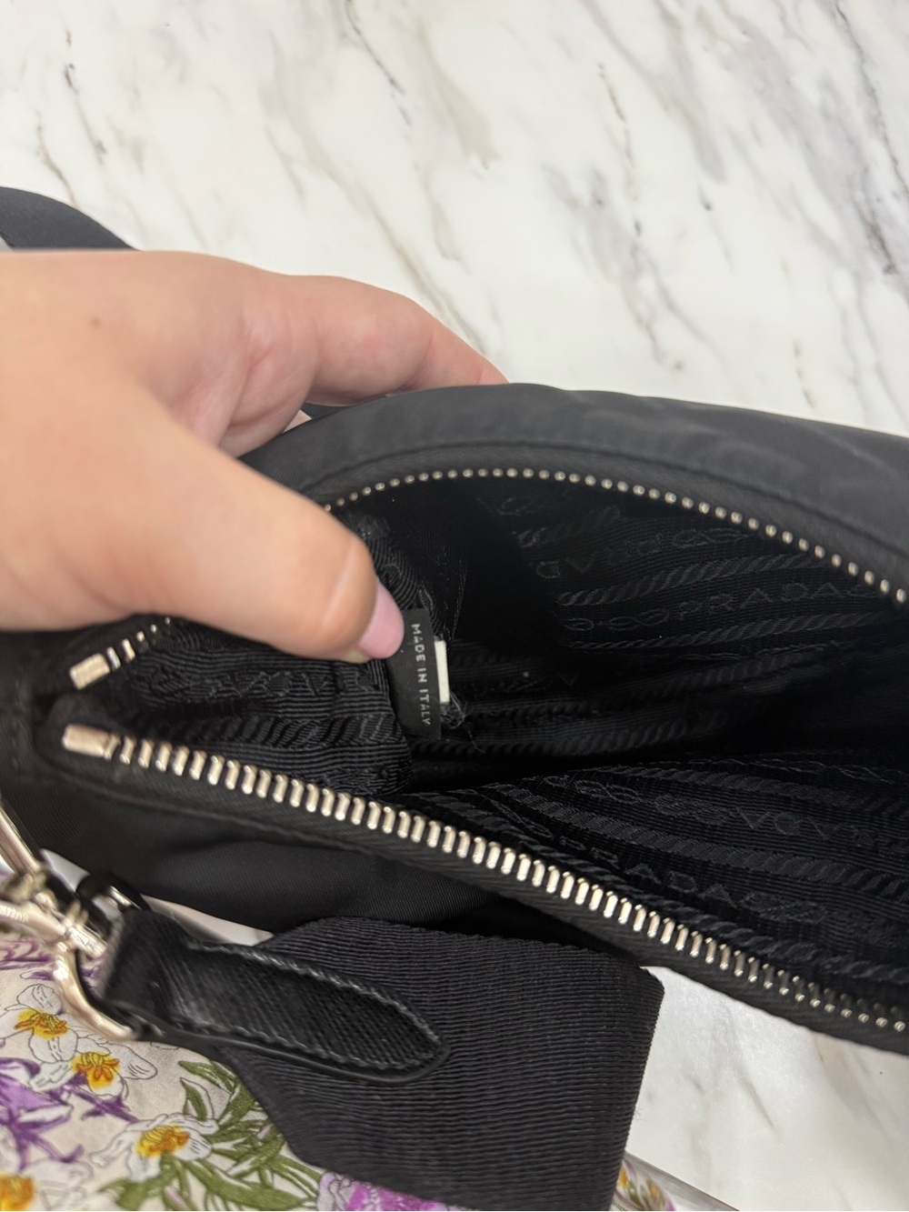 Prada Black Nylon re-Edition 2005 Shoulder Bag with Detachable Strap and Pouch - Picture 11 of 12
